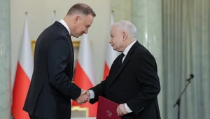Konsolidacje i improwizacje