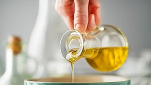 Naukowcy twierdzą, że oliwa z oliwek (koniecznie extra virgin) może być zbawienna dla naszego mózgu w walce z oznakami starości