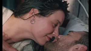 Kadr z filmu "Powoli"