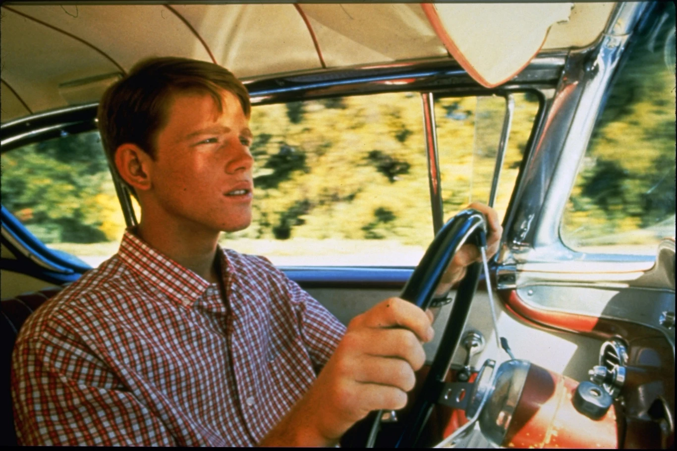 Ron Howard dzisiaj jest znanym reżyserem, ale wtedy próbował jeszcze swoich sił przed kamerą