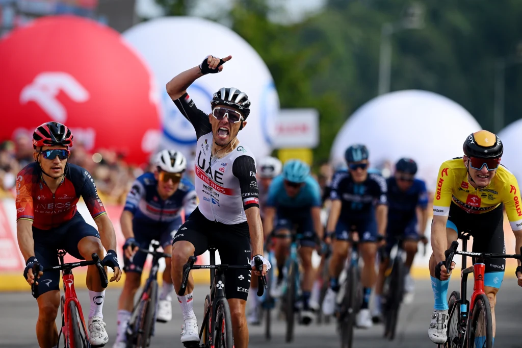 Rafał Majka cieszący się z triumfu na 3. etapie Tour de Pologne Rafał Majka cieszący się z triumfu na 3. etapie Tour de Pologne