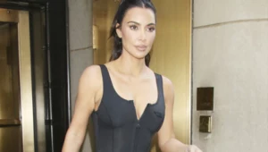 Kim Kardashian zapozowała w gorsecie. Zdjęcia z North West zrobiły furorę