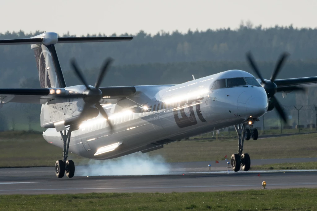 Bombardier Q400 w barwach Polskich Linii Lotniczych LOT.