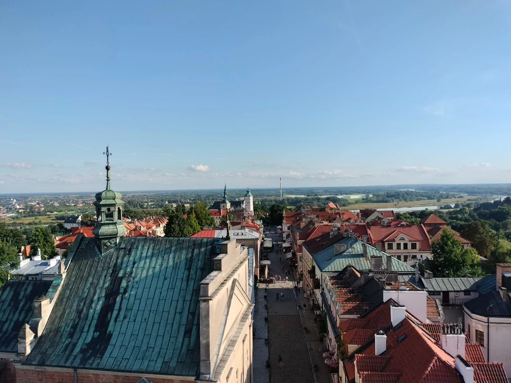 Widok z Bramy Opatowskiej na Sandomierz