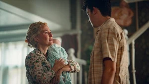 Gillian Anderson i Asa Butterfield w finałowym sezonie "Sex Education"