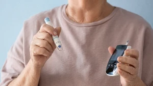 Niski cukier zagraża życiu. Objawy przypominają upojenie alkoholowe