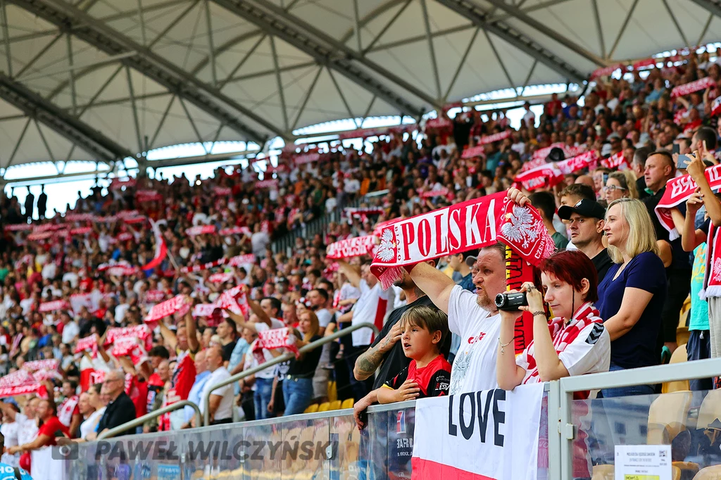 Kibice dopingują Polaków w finale DPŚ 2023.