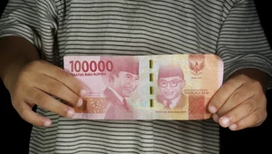 100 tys. rupii indonezyjskich. W przeliczeniu na Złoty olski jest to zaledwie około 27 zł