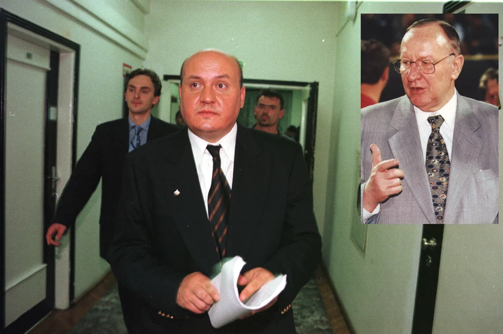 Minister Jacek Dębski i (na małym zdjęciu) prezes PZPN Marian Dziurowicz - bohaterowie wojenki futbolowej w Polsce końca lat 90. Minister Jacek Dębski i (na małym zdjęciu) prezes PZPN Marian Dziurowicz - bohaterowie wojenki futbolowej w Polsce końca lat 90.