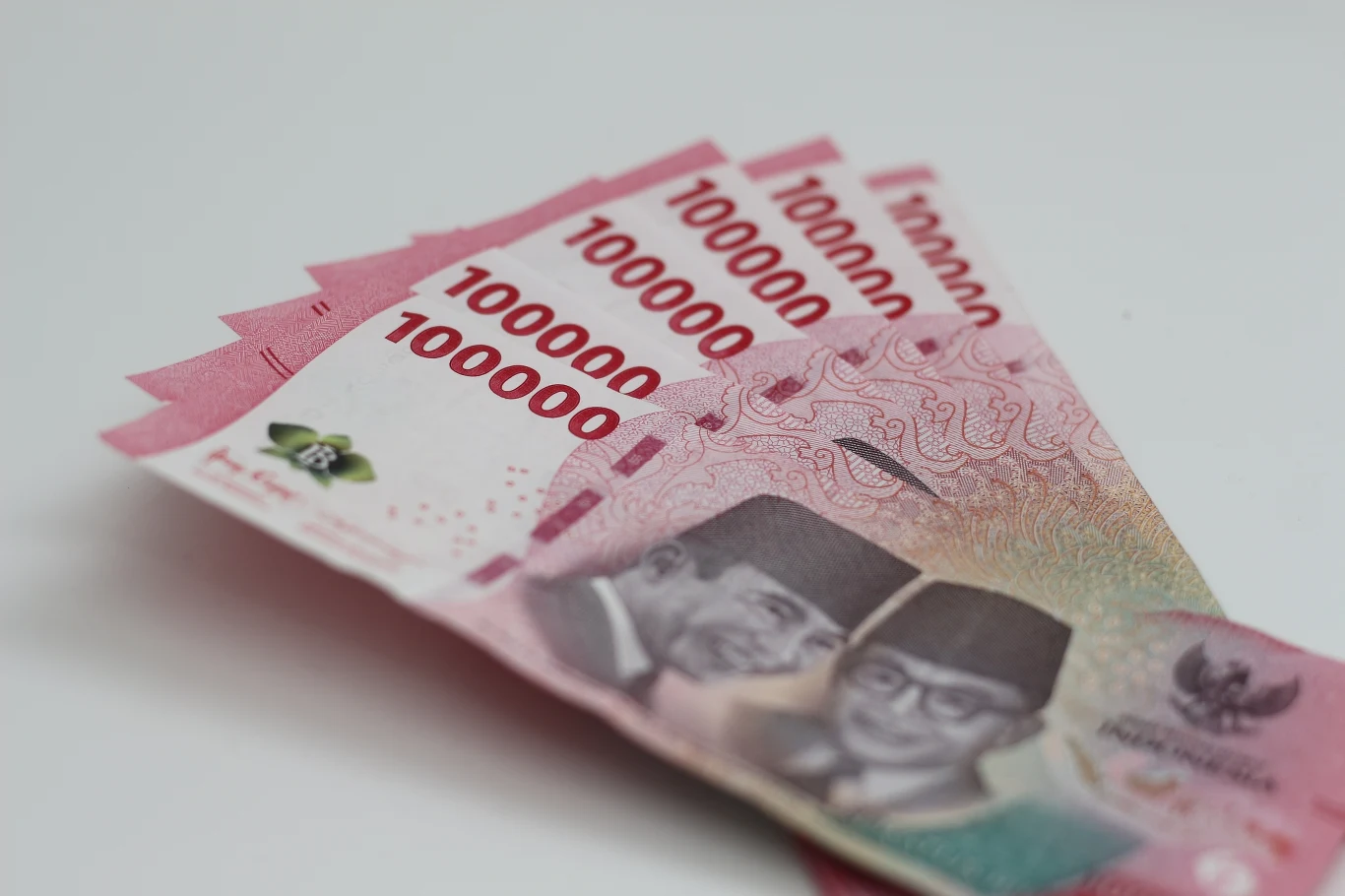 100 tys. rupii indonezyjskich