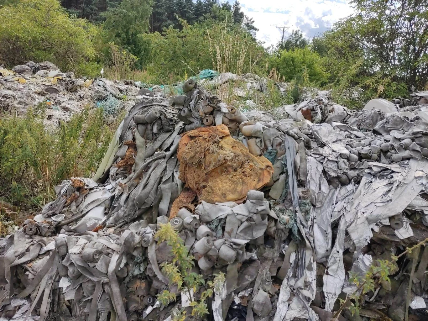 W Otmicach od lat istnieje nielegalne składowisko odpadów W Otmicach od lat istnieje nielegalne składowisko odpadów