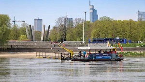 Z promu Słonka w 79. rocznicę wybuchu Powstania Warszawskiego odtworzono socjalistyczną "Międzynarodówkę"