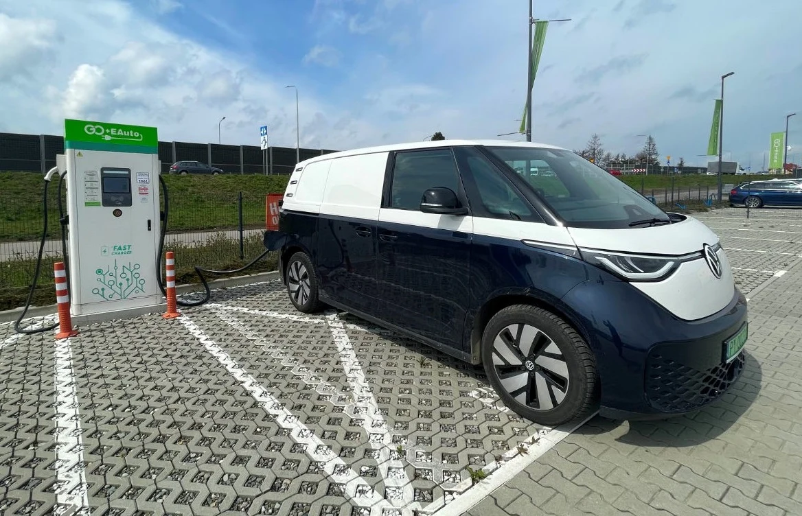 Volkswagen ID.Buzz Cargo może być ładowany prądem stałym z maksymalną mocą 170 kW