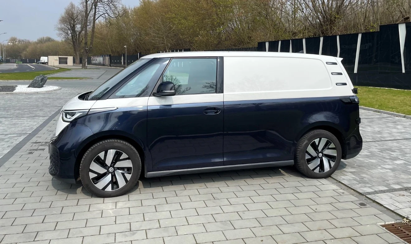 Zgrabna sylwetka mieści skrzynie ładunkową o objętości 3,9 m3 oraz ładowności 719 kg