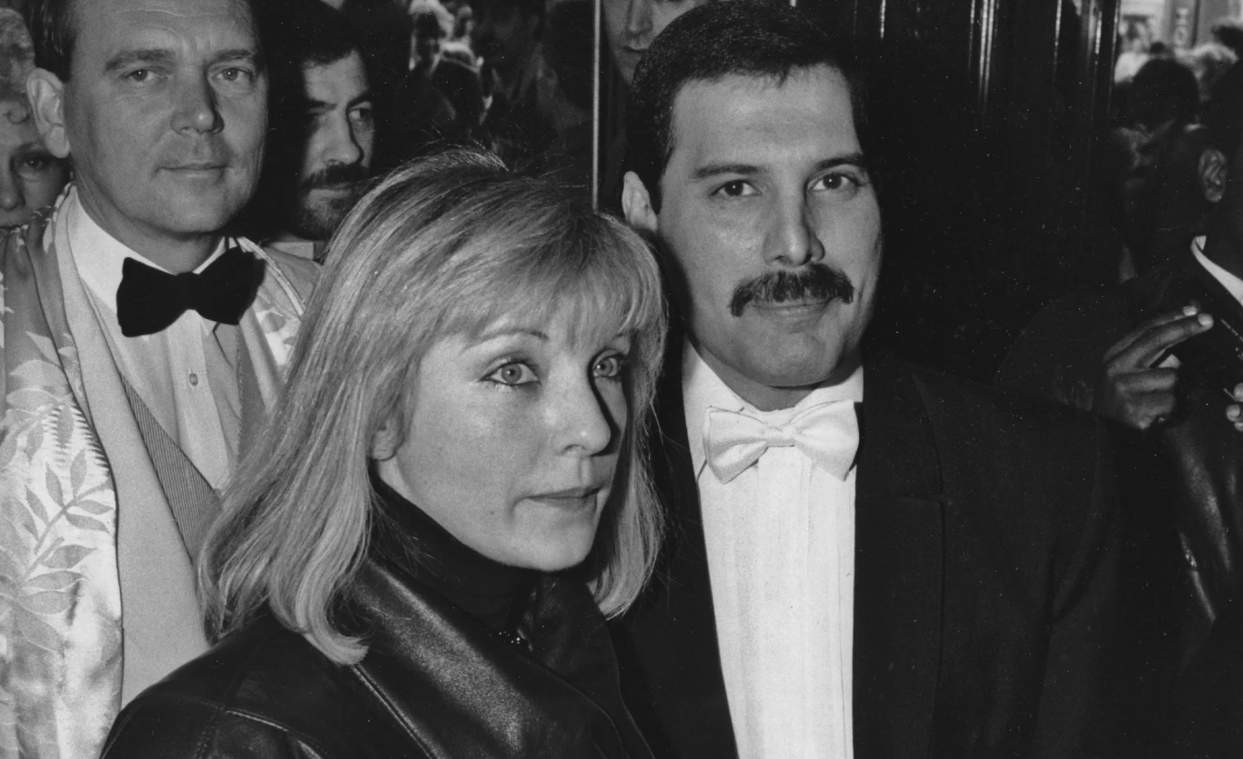 Mary Austin i Freddie Mercury w 1986 roku Mary Austin i Freddie Mercury w 1986 roku