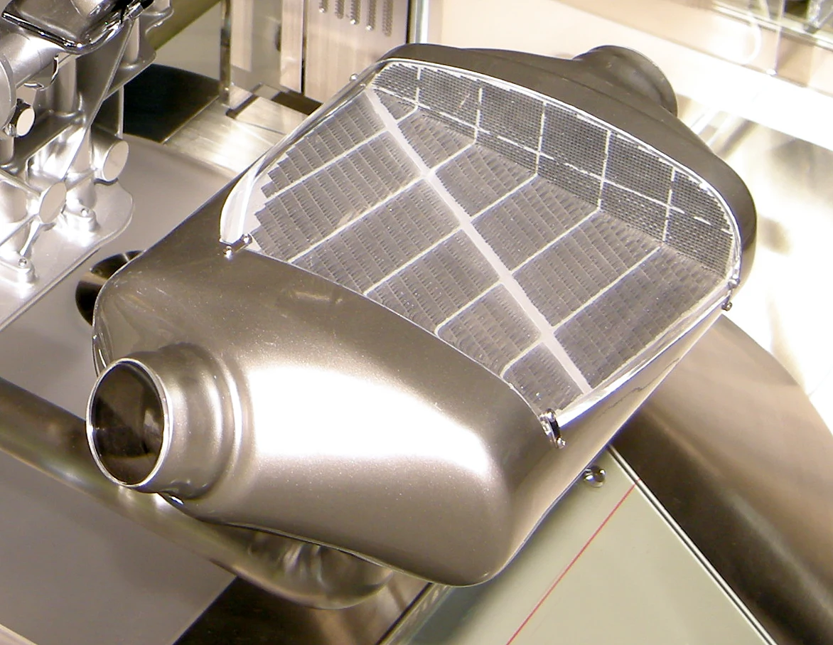 Przekrój nowego filtra DPF Przekrój nowego filtra DPF