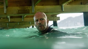 Jason Statham w scenie z filmu "Meg 2: Głębia"