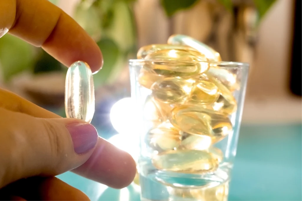 Podawanie witaminy D w większej dawce raz w miesiącu oraz w mniejszej dawce codziennie ma podobną skuteczność Podawanie witaminy D w większej dawce raz w miesiącu oraz w mniejszej dawce codziennie ma podobną skuteczność