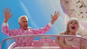 Ryan Gosling i Margot Robbie w scenie z filmu "Barbie"