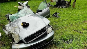 Poważny wypadek pod Limanową. Auto zostało rozerwane na części