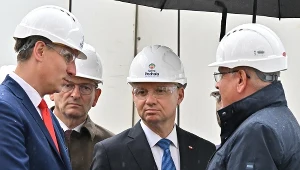 Prezydent Andrzej Duda (w środku) wizytował najgłębszy odwiert geotermalny na świecie w gm. Szaflary 