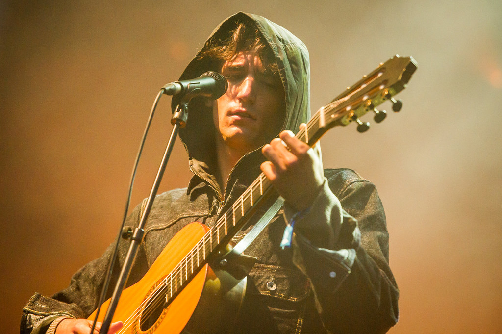 Tamino przed wyjściem na scenę dowiedział się, że zmarł jego przyjaciel