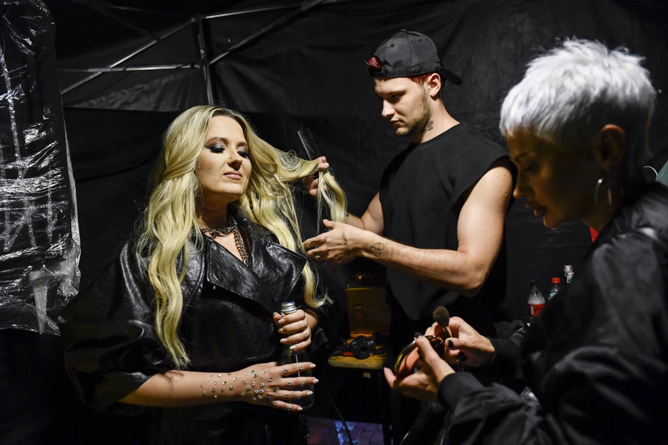 Wokalistka największą popularnością cieszyła się w pierwszej dekadzie XXI wieku - wówczas jej płyty "Gosia Andrzejewicz Plus" i "Lustro" z 2006 r. pokryły się złotem. 