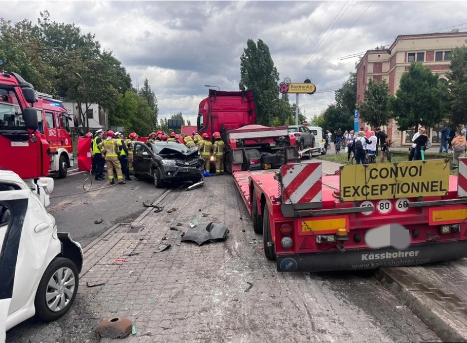 Karambol w Bydgoszczy. Ulica Kamienna została zamknięta Karambol w Bydgoszczy. Ulica Kamienna została zamknięta