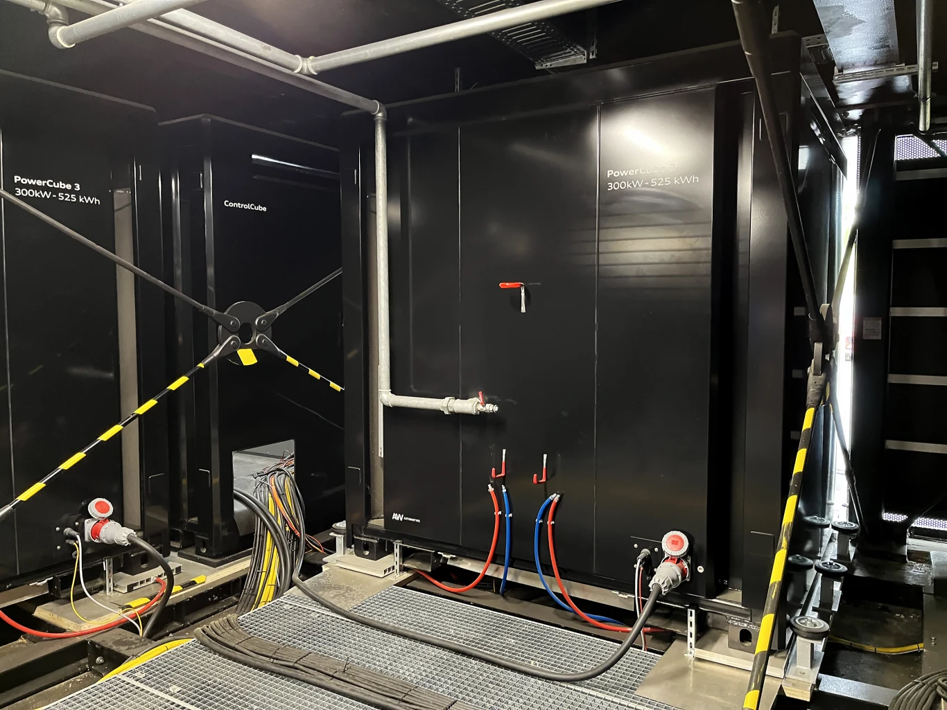 Audi Charging Hub - to właśnie w takich sześcianach są przechowywane moduły bateryjne 