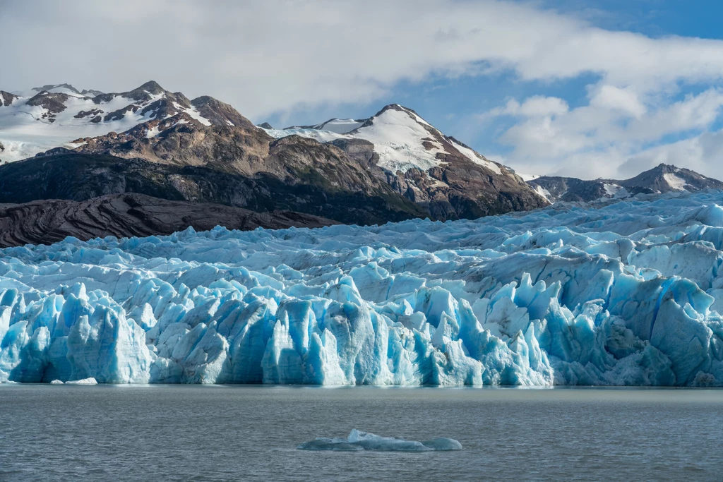 Fala upałów w Andach leżących na terytorium Chile doprowadziła do stopnienia lodu na wysokości powyżej 3000 m n.p.m. 