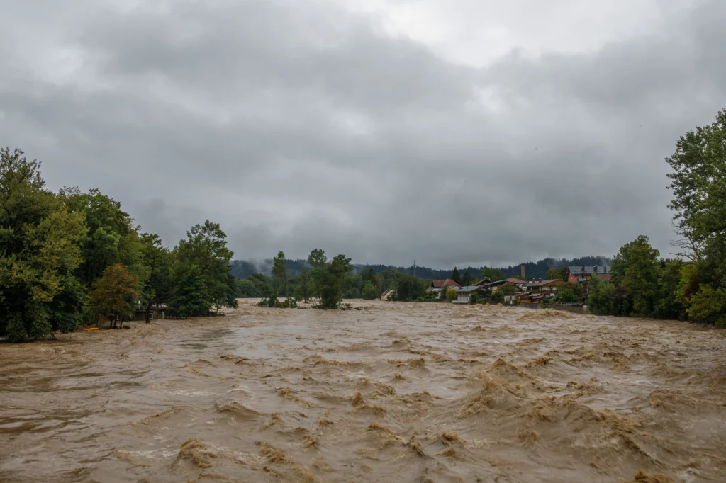 Skutki powodzi dotknęły tysiące Słoweńców Skutki powodzi dotknęły tysiące Słoweńców