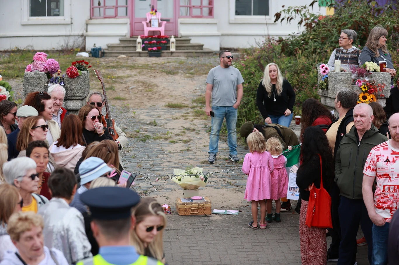 Pogrzeb Sinead O'Connor miał charakter prywatny, ale rodzina zezwoliła fanom na odprowadzenie swojej idolki na cmentarz