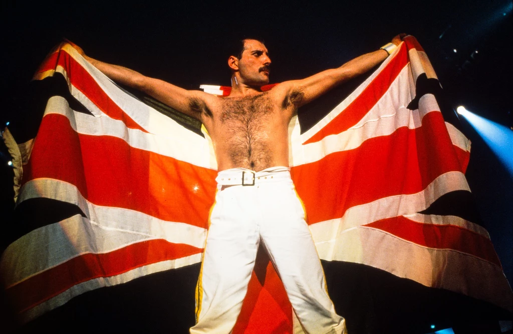 Freddie Mercury podczas ostatniego koncertu Queen w Knebworth, 9 sierpnia 1986 roku