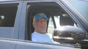 Bruce Willis podczas przejażdżki po Los Angeles na początku sierpnia
