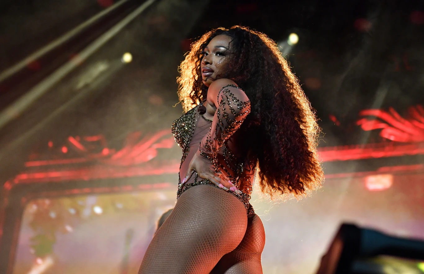 Megan Thee Stallion została postrzelona przez swojego ówczesnego chłopaka Megan Thee Stallion została postrzelona przez swojego ówczesnego chłopaka