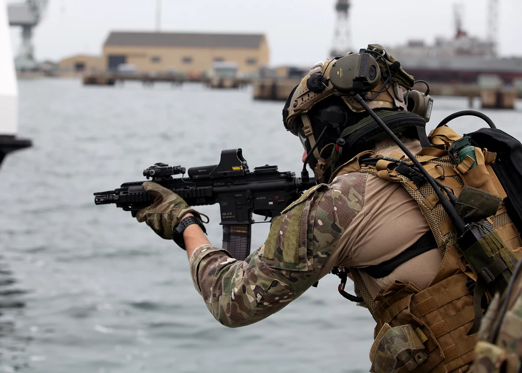 Żołnierz JW Grom podczas ćwiczeń w Lizbonie