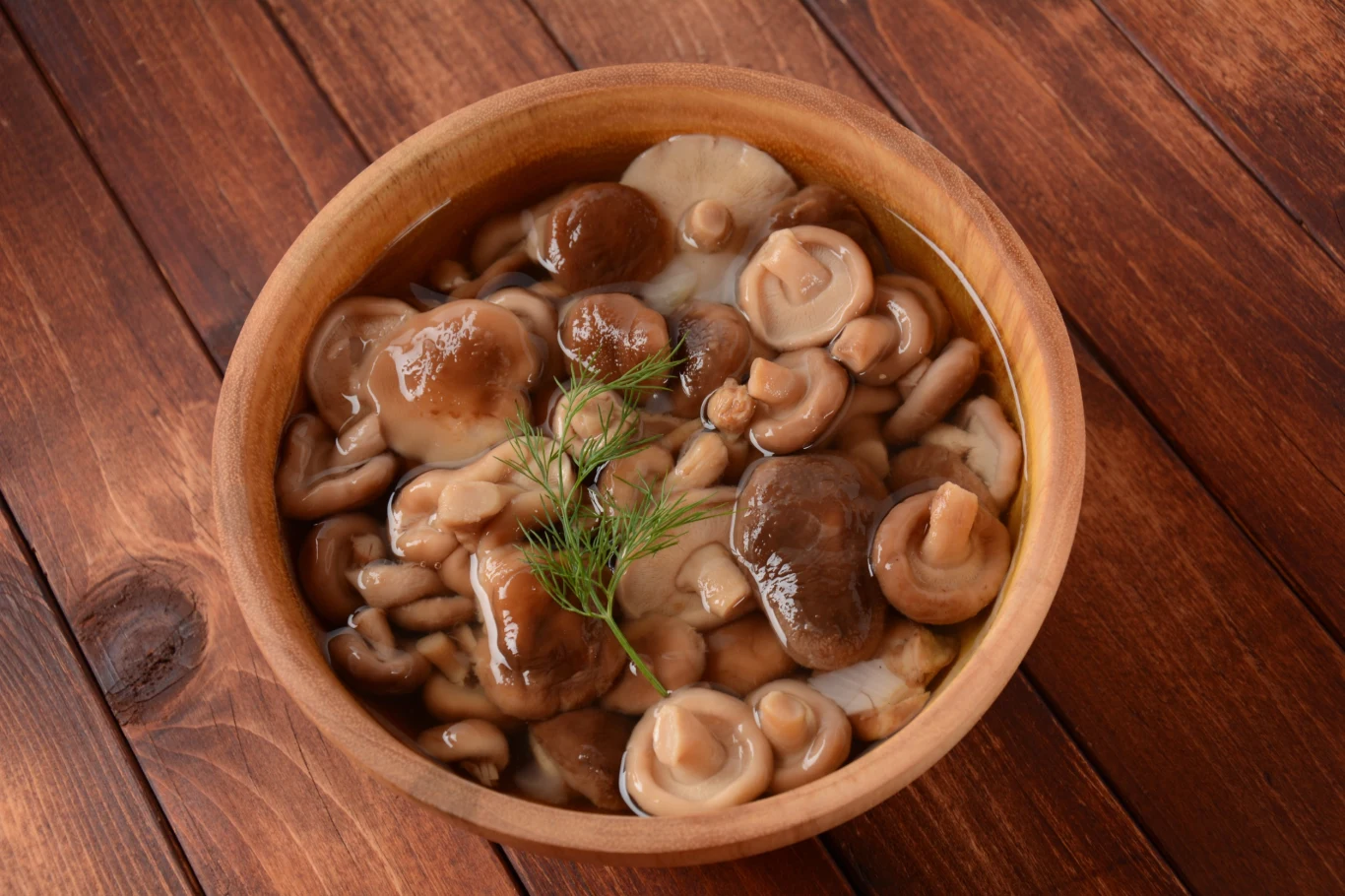 Marynowane grzyby to jeden z ulubionych przysmaków Polaków