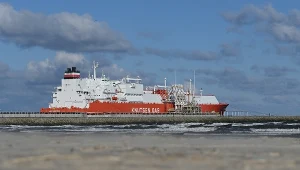 Gazowiec w Świnoujściu. Polska sprowadza coraz więcej LNG