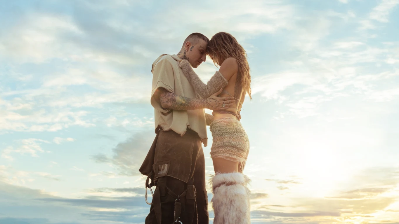 Smolasty i Doda w teledysku "Nim zajdzie słońce" Smolasty i Doda w teledysku "Nim zajdzie słońce"