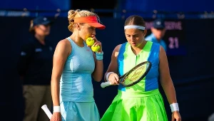Ludmyła Kiczenok (z lewej) i Jelena Ostapenko