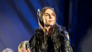 PJ Harvey "I Inside the Old Year Dying": Świat chaosu i harmonii [RECENZJA]