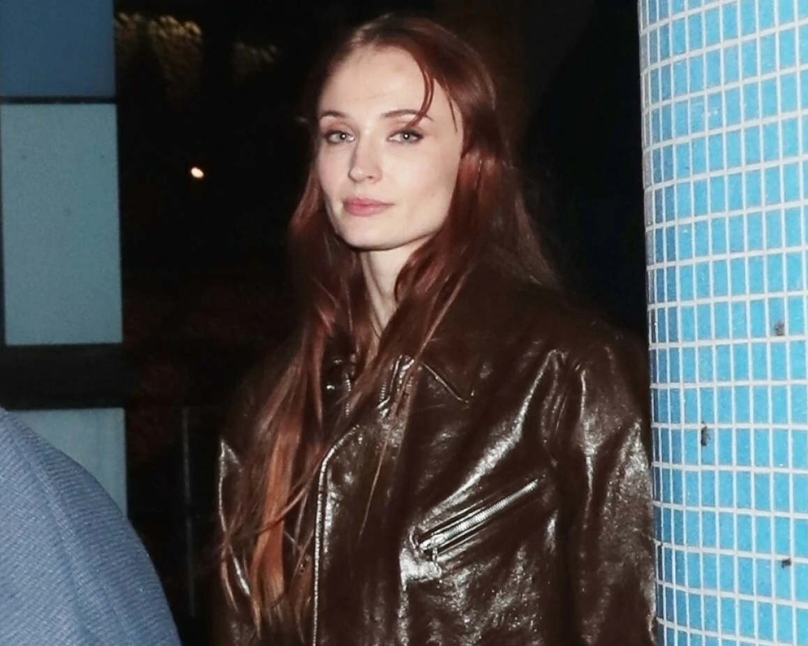 Sophie Turner już tak nie wygląda. Przeszła metamorfozę z ważnego powodu