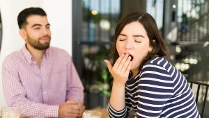 Czym są beżowe flagi w związku? Zdaniem wielu, są gorsze od czerwonych