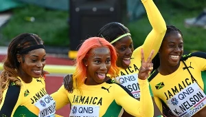 Shelly-Ann Fraser-Pryce (druga z lewej)