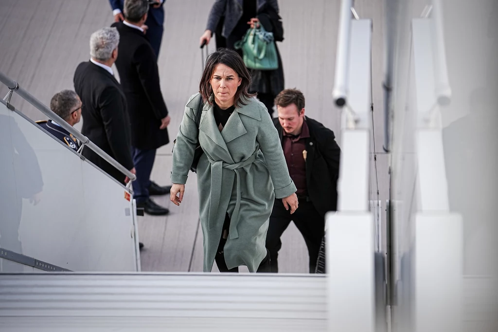 Niemiecka minister zadecydowała, co dalej z przerwaną przez awarię samolotu rządowego podroż do Indo-Pacyfiku. Wiadomo, co stanie się z maszyną Niemiecka minister zadecydowała, co dalej z przerwaną przez awarię samolotu rządowego podroż do Indo-Pacyfiku. Wiadomo, co stanie się z maszyną