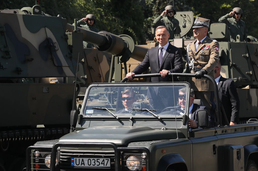 Andrzej Duda na defiladzie z okazji święta Wojska Polskiego Andrzej Duda na defiladzie z okazji święta Wojska Polskiego