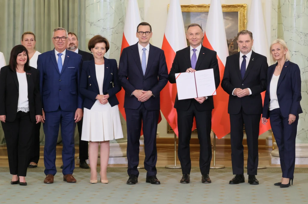 Prezydent Andrzej Duda podpisał nowelizację ustawy w sprawie emerytur pomostowych, która uchyla wygasający charakter tego świadczenia