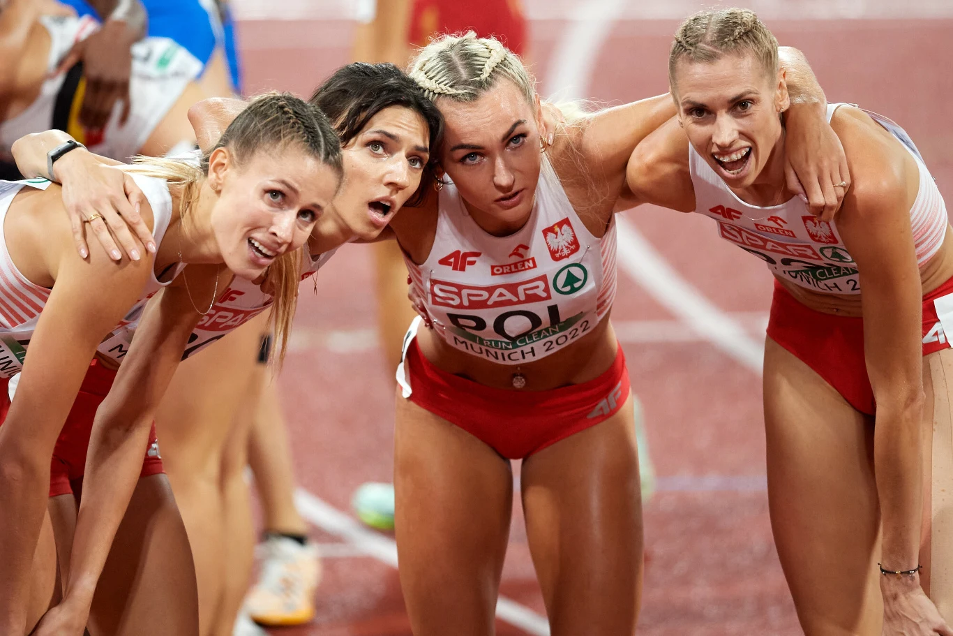 Od lewej: Natalia Kaczmarek (jedyna zdrowa), Anna Kiebasińska, Justyna Święty-Ersetic i Iga Baumgart-Witan