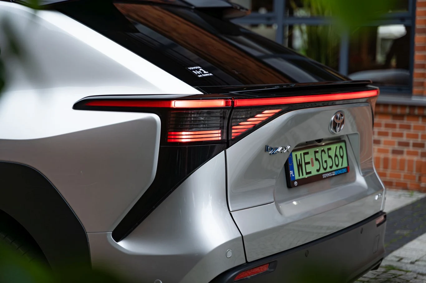 Toyota bZ4X to pierwszy bateryjny model w ofercie japońskiego producenta Toyota bZ4X to pierwszy bateryjny model w ofercie japońskiego producenta