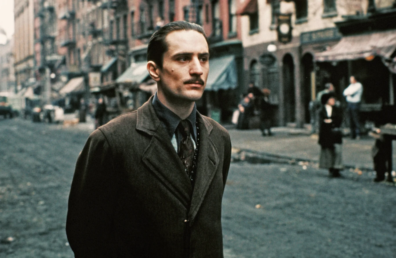 Robert De Niro na planie filmu "Ojciec chrzestny II" Robert De Niro na planie filmu "Ojciec chrzestny II"